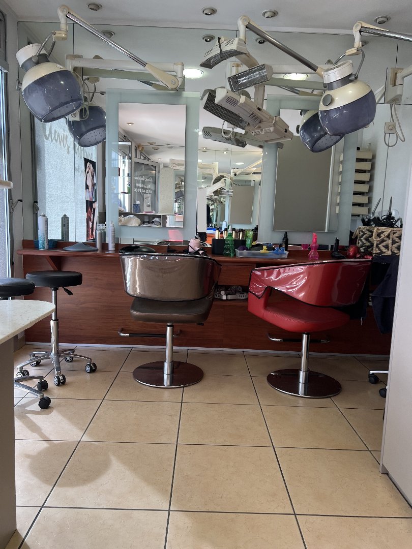 Salon de coiffure à SAINT PRYVE ST MESMIN (45750) - 3011434912